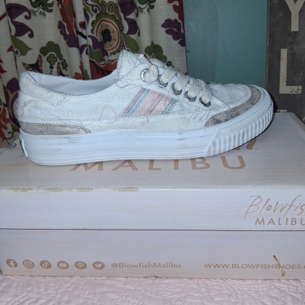 Blowfish Women's White and Pink Sneakers